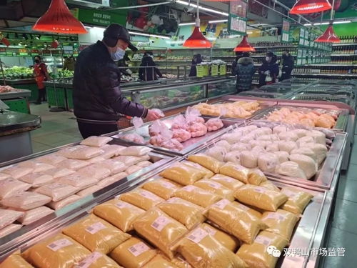 黑龙江省饶河县落实超市 七项防控措施 实行食品预包装销售